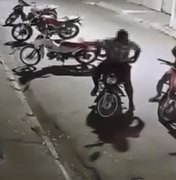 Grupo de homens é flagrado fazendo arrastão pelas ruas de Teotônio Vilela