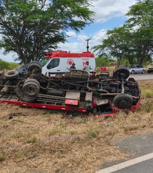 Motorista morre após caminhão capotar na AL-220, em Batalha