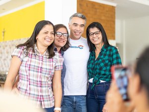 Piso do magistério é aprovado e Rafael Brito conquista ampliação do benefício para professores temporários