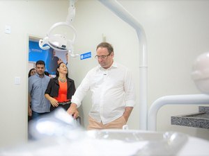 Prefeito Luciano entrega novo prédio do Centro de Testagem de Arapiraca