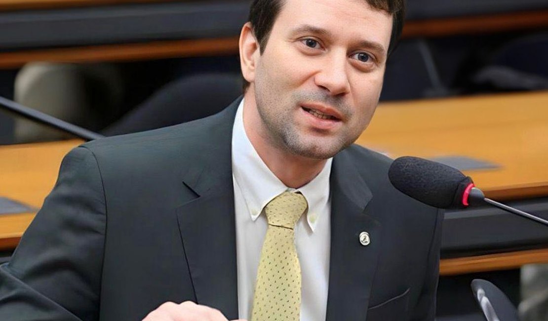 Deputado Daniel segue na Comissão de Educação e reitera seu compromisso em universalizar o ensino em tempo integral