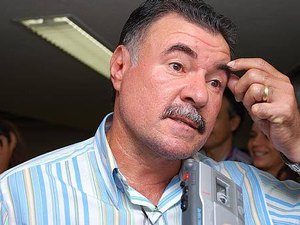 Ex-prefeito é acusado de repassar verba irregular