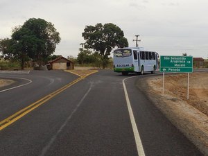 Vídeo: Governador promete entregar AL-110 até outubro