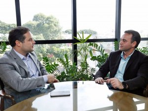 Em encontro, Renan e Yale anunciam investimentos