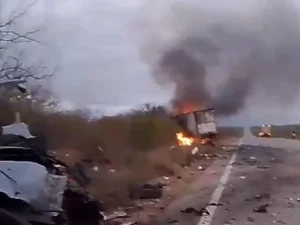 Acidente entre caminhão e van deixa sete mortos em Pernambuco