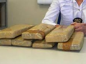 Dupla é detida com mais de 10 quilos de maconha e armas em Rio Largo