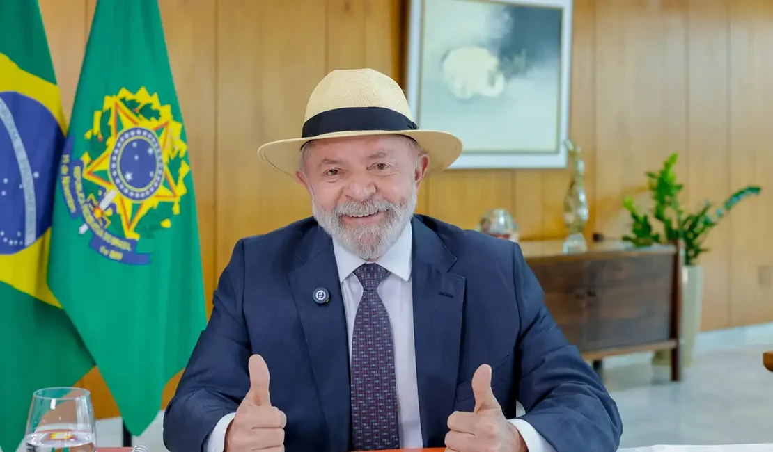 Lula faz exames de imagem da cabeça e está liberado para viagens