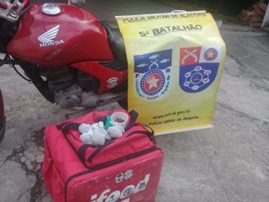 Entregador de aplicativo é preso com maconha no Conjunto Aprígio Vilela