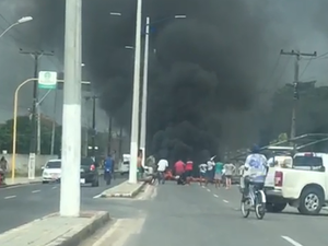 Moradores protestam contra obra de saneamento básico no João Sampaio II