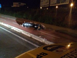 Motorista foge após colidir na traseira de motocicleta na AL 110, em Arapiraca