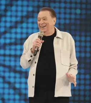 Raul Gil recebe alta hospitalar e agradece orações: 'Estamos de volta'