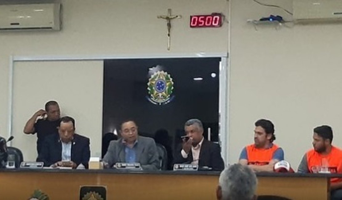 Câmara de Santana suspende sessões após servidores testarem positivo para Covid-19