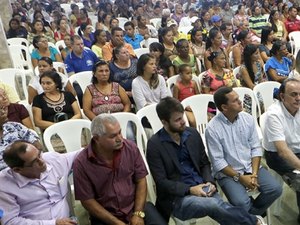 Moradores de Junqueiro recebem as escrituras de suas casas
