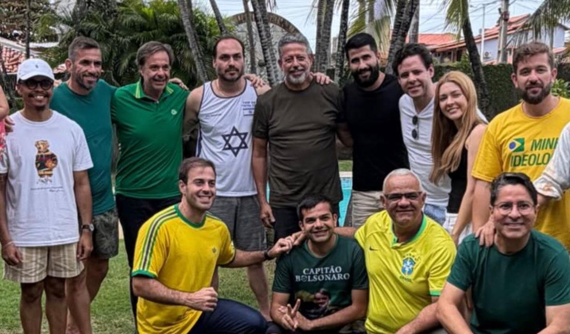 Candidato de Bolsonaro ao Senado, Arthur Lira se encontra com Carlos Bolsonaro em Maceió