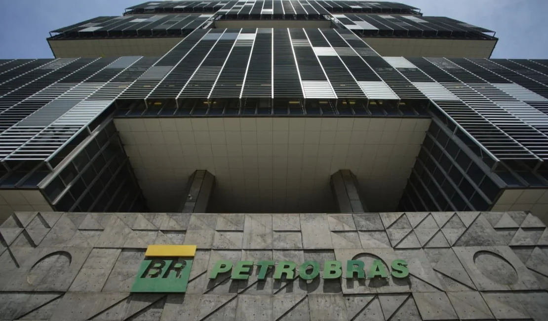 Após decisão sobre dividendos Petrobras desaba e perde mais de 70 bilhões