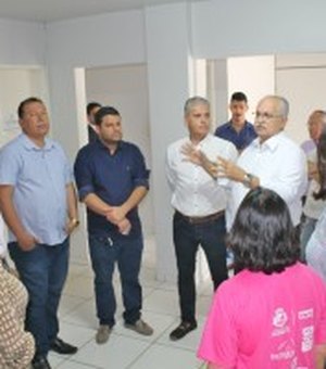 Prefeito apresenta a vereadores nova sede do Legislativo