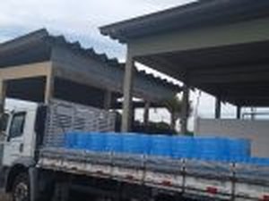 Casal doa 300 garrafões de água para vítimas da enchente de Santana do Ipanema