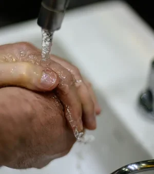 Furto de fios interrompe fornecimento de água em bairros de Maceió