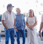 Prefeita Tia Júlia visita obras no Mercado Público de Palmeira dos Índios