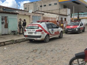 Polícia desarticula boca de fumo em Arapiraca e dois são presos em Caititus