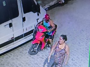 [Vídeo] Casal furta material de construção da casa de policial civil em Arapiraca