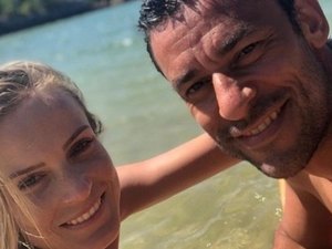 Em férias, atacante Fred vira o rei das piadas nas redes sociais