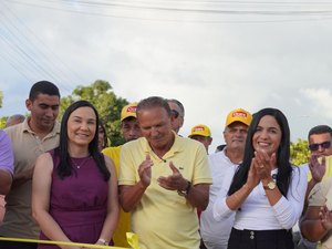 Prefeita Márcia Cavalcante inaugura calçamento no assentamento Amor