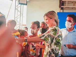 Prefeita Ceci Rocha lança Viva Bem Atalaia e destina R$ 100 mensais às famílias de baixa renda