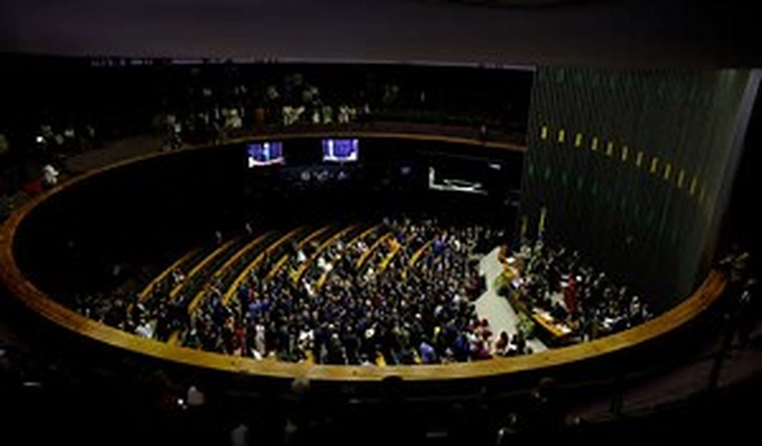 Câmara aprova PL para punir discriminação contra políticos e autoridades