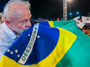 Lula vence o segundo turno das eleições e é reeleito presidente do Brasil