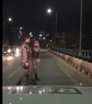 Endividado, homem tenta se jogar de ponte e é socorrido pela PM em Maceió 