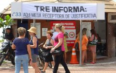 Turistas chegam cedo e justificam o voto na Orla da Ponta Verde, em Maceió
