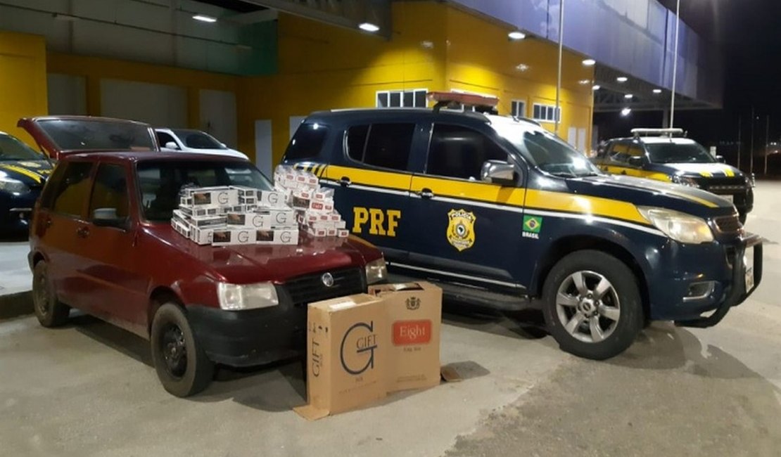 Cigarros contrabandeados são transportados em carro com placa de Alagoas em Sergipe