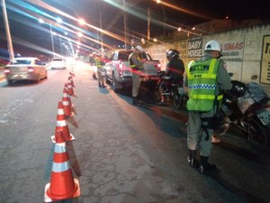 Operação do BPRv autua oito motoristas e recolhe uma CNH na AL-105