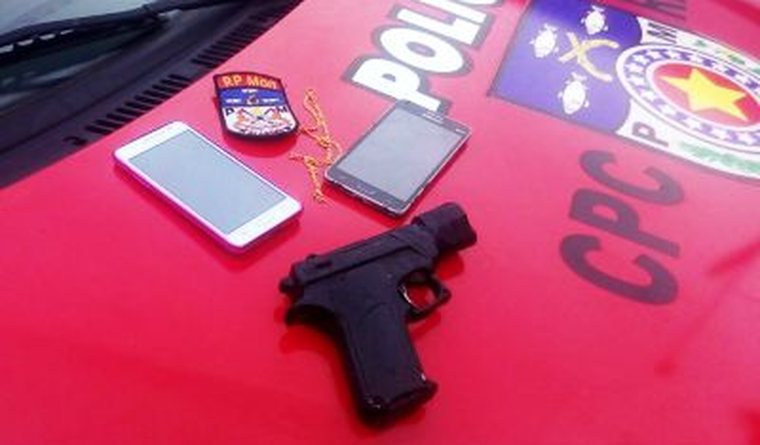 Polícia prende suspeito de roubo portando simulacro de arma de fogo