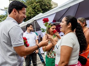 Rodrigo Cunha celebra Dia das Mães com mulheres em Arapiraca
