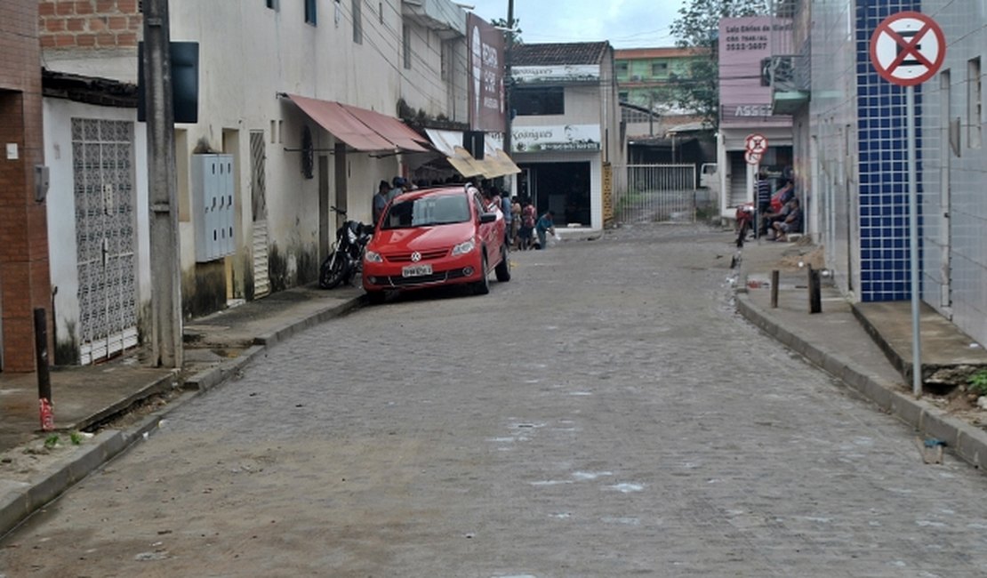 Prefeitura de Arapiraca faz melhorias na Rua Amália Fragoso no Centro