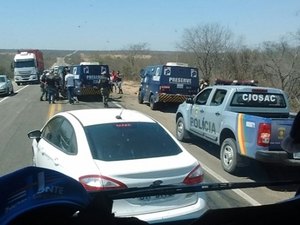 Policial morre em confronto com assaltantes em PE