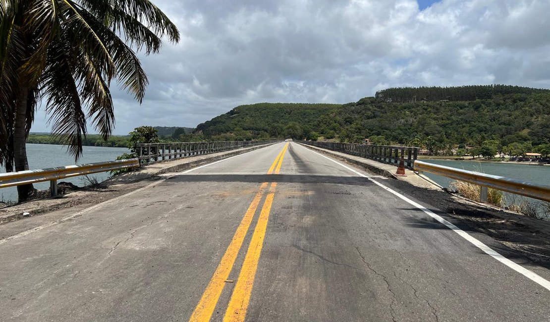 Problema com buraco na cabeceira da ponte sobre o Rio São Miguel é resolvido