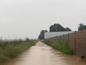 Chuva constante alaga bairros de Arapiraca e deixa moradores ilhados