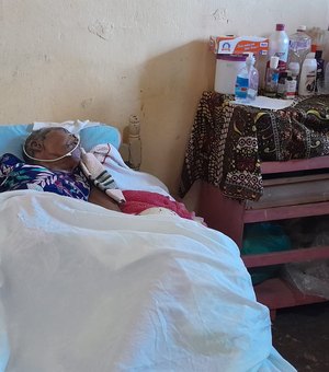 [Vídeo] Idosa vítima de AVC precisa de doações de material de higiene e alimentação em Arapiraca