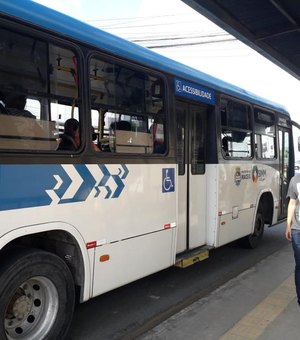 Ônibus voltam a circular pela Ladeira de Fernão Velho, em Maceió