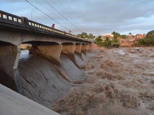 PRF informa que não há previsão de liberação da ponte do rio Camoxinga, em Santana do Ipanema