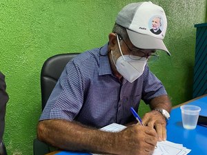 Prefeito Petrúcio Barbosa sanciona lei que autoriza rateio do Fundeb em Igaci