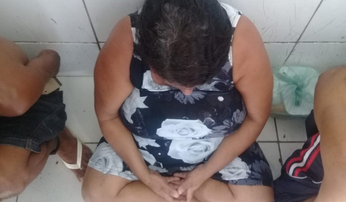 Mulher de 40 anos é presa furtando chiclete em bomboniere