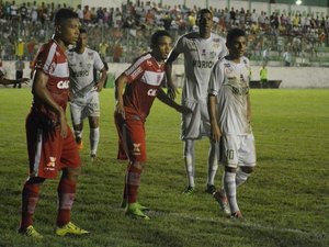 Pênaltis definem placar e CRB segura vantagem diante do Murici 