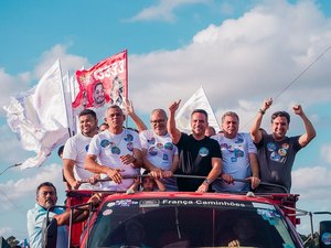 Carreata em apoio a Dário Roberto reúne multidão em Feira Grande com apoio de lideranças políticas