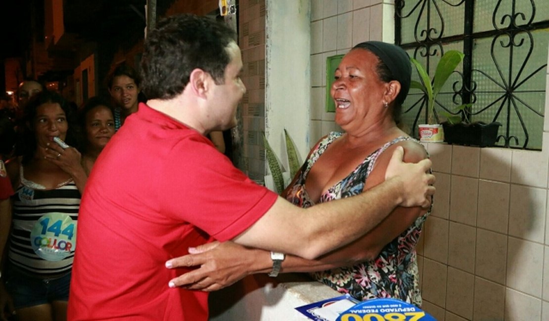 Renan Filho e Cícero Almeida  realizam caminhada juntos