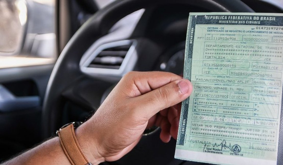 Motoristas são surpreendidos por cobranças já quitadas de impostos do Detran de Alagoas