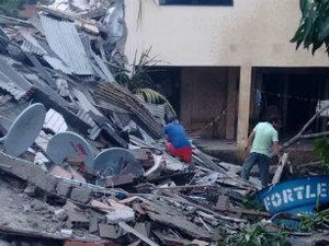 Em Garanhuns, prédio desaba com quatro pessoas durante a madrugada